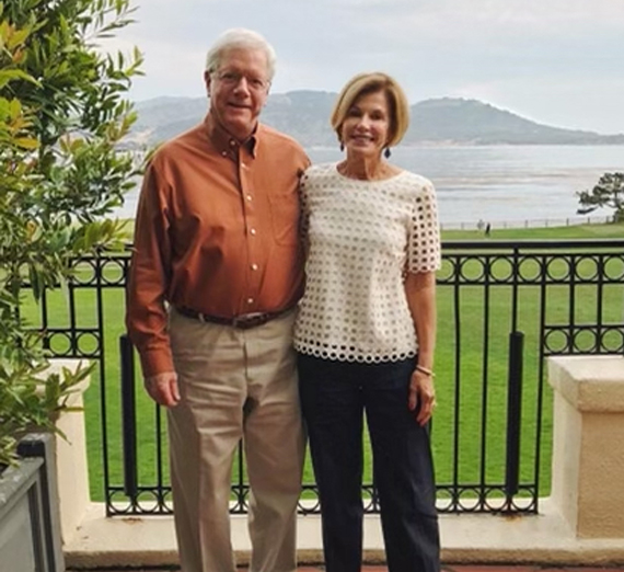 Une vue aérienne du campus montrant le College Hall et les flèches de Saint-Aloysius